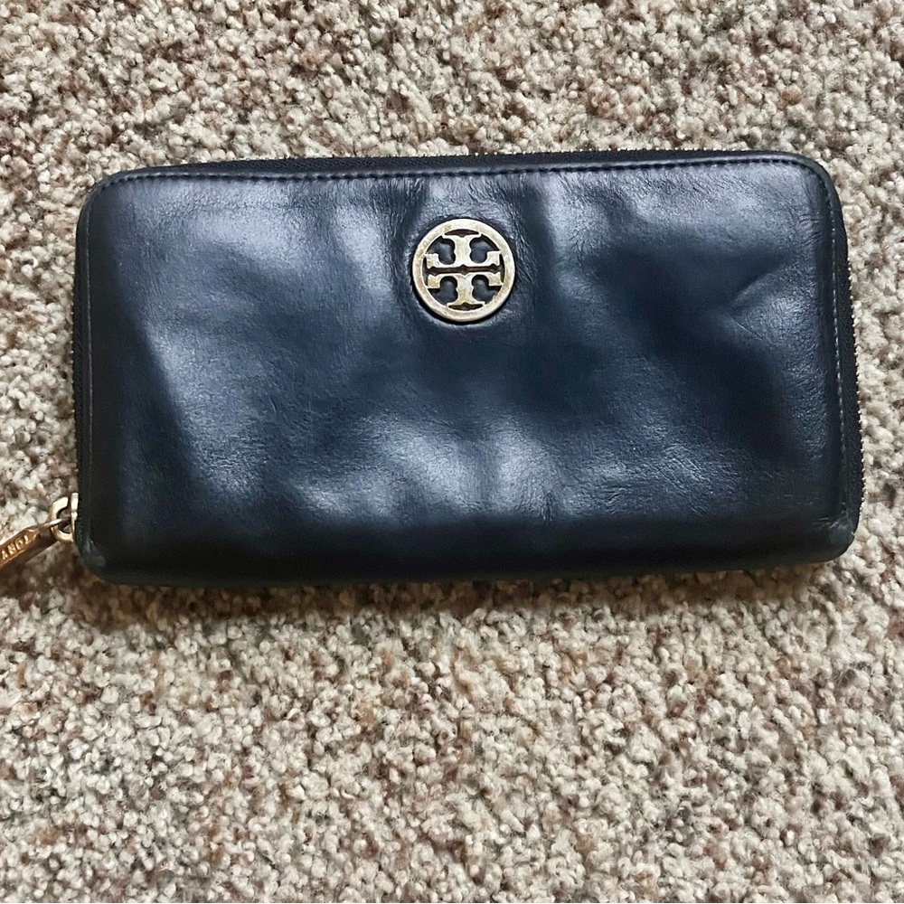 Tory Burch Black Leather Zip Wallet